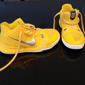 Kyrie boys basketball shoes